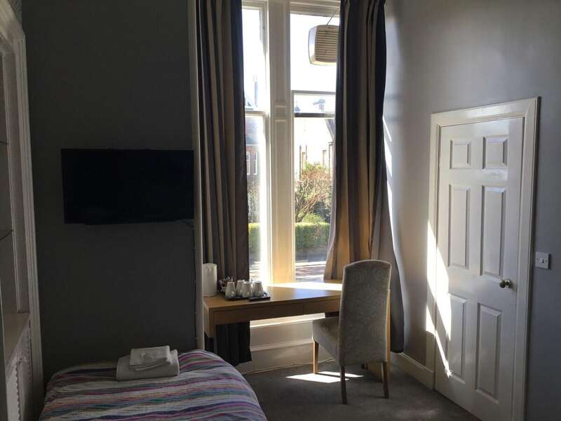 Single Room En-suite bathroom - Ground Floor